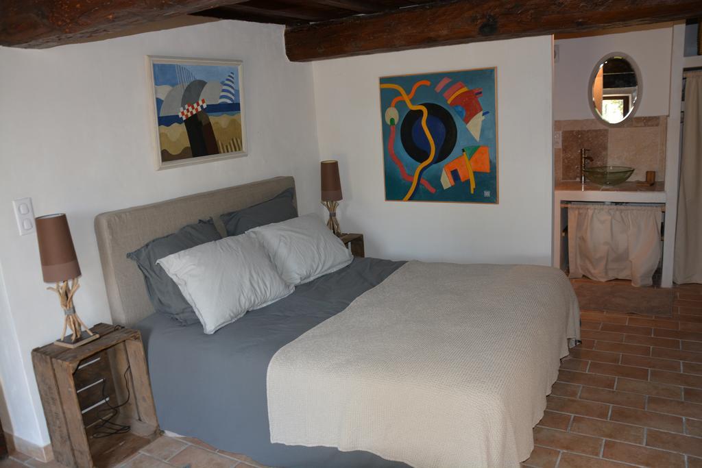 Le Mas De Gion Arles Room photo